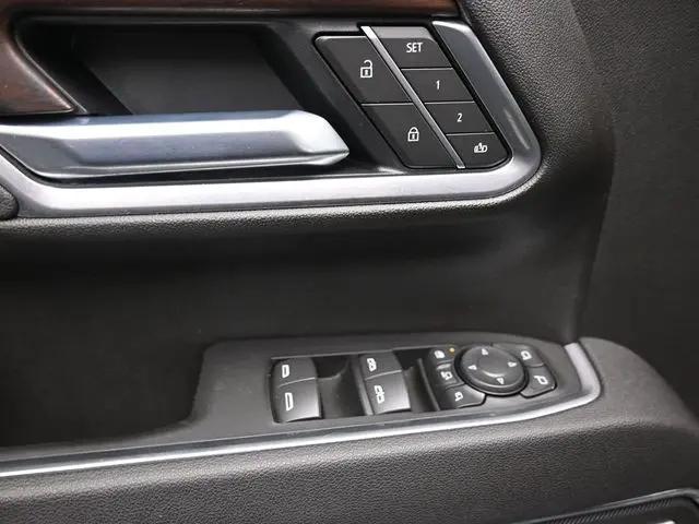 2025 GMC Sierra 3500HD 4WD Crew Cab Standard Bed SLT