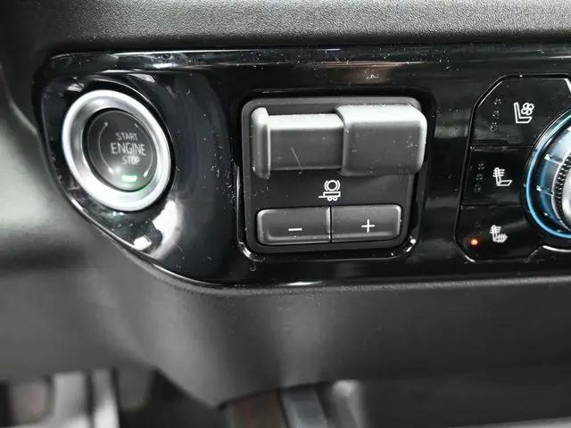 2025 GMC Sierra 3500HD 4WD Crew Cab Standard Bed SLT