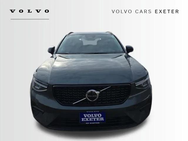 2026 Volvo XC40 Core, B5 AWD Gas (mild hybrid), Dark