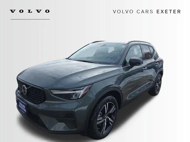 2026 Volvo XC40 Core, B5 AWD Gas (mild hybrid), Dark