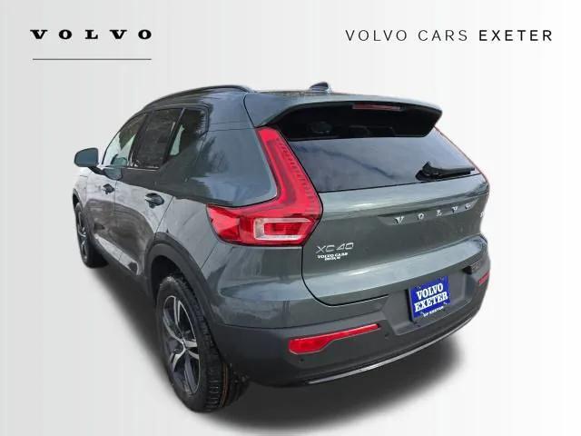 2026 Volvo XC40 Core, B5 AWD Gas (mild hybrid), Dark
