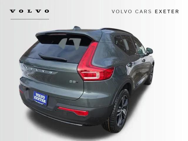 2026 Volvo XC40 Core, B5 AWD Gas (mild hybrid), Dark