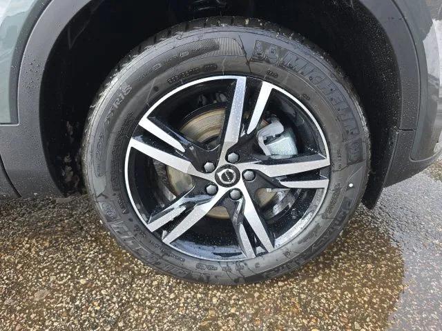 2026 Volvo XC40 Core, B5 AWD Gas (mild hybrid), Dark