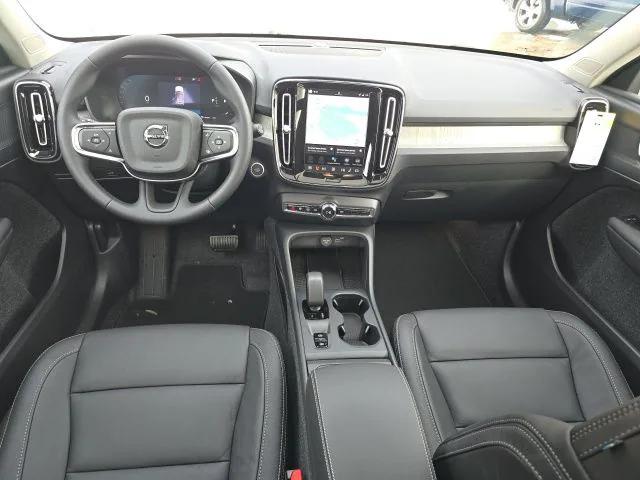 2026 Volvo XC40 Core, B5 AWD Gas (mild hybrid), Dark
