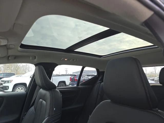 2026 Volvo XC40 Core, B5 AWD Gas (mild hybrid), Dark