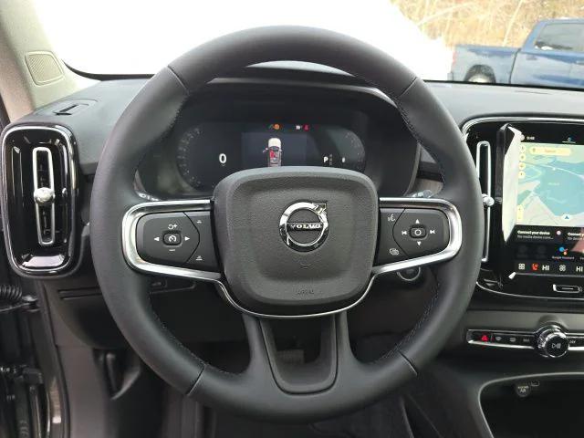 2026 Volvo XC40 Core, B5 AWD Gas (mild hybrid), Dark