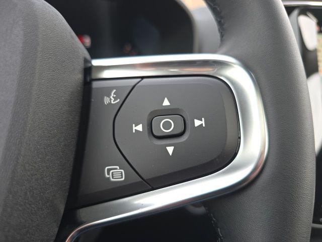 2026 Volvo XC40 Core, B5 AWD Gas (mild hybrid), Dark
