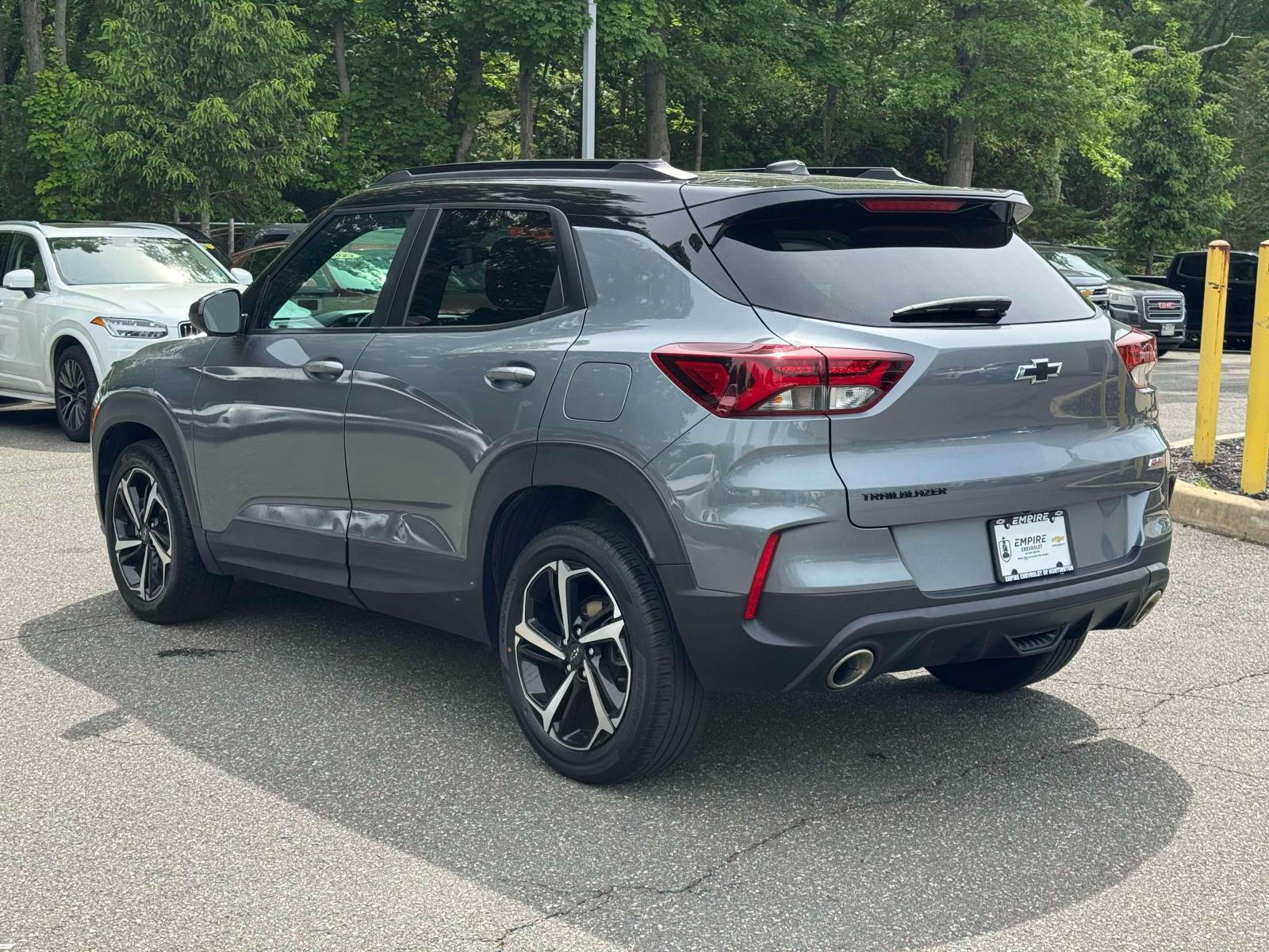 View vehicle photo 6