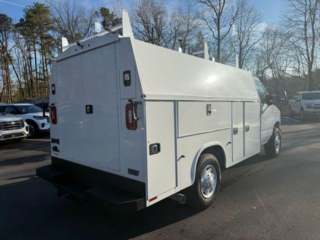 2026 Ford E-350 Cutaway Base