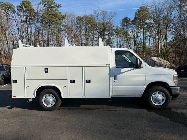 2026 Ford E-350 Cutaway Base