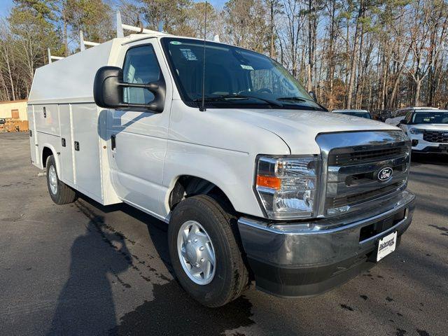 2026 Ford E-350 Cutaway Base