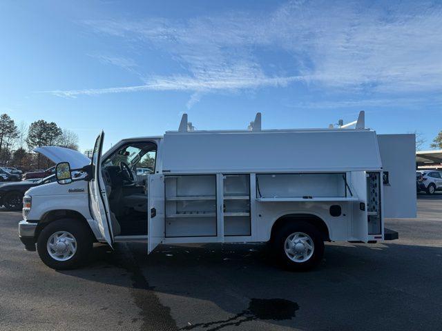 2026 Ford E-350 Cutaway Base