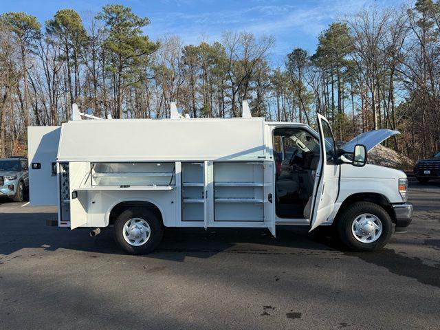 2026 Ford E-350 Cutaway Base