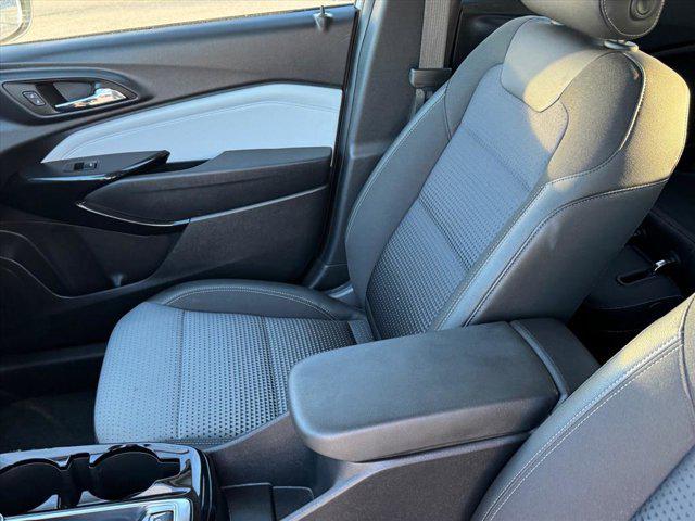 2025 Chevrolet Trax FWD LT
