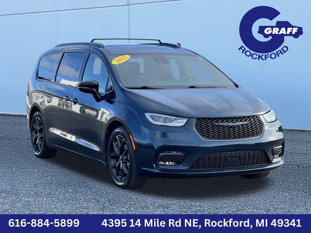 2025 Chrysler Pacifica Limited for sale in Rockford, MI
