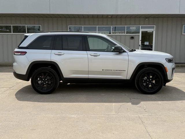 2026 Jeep Grand Cherokee GRAND CHEROKEE LAREDO ALTITUDE 4X4