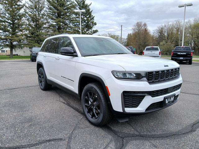 2026 Jeep Grand Cherokee GRAND CHEROKEE LAREDO ALTITUDE 4X4