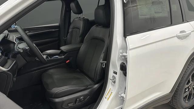 2026 Jeep Grand Cherokee Altitude 4x4