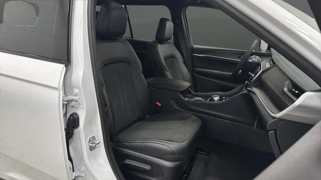2026 Jeep Grand Cherokee Altitude 4x4