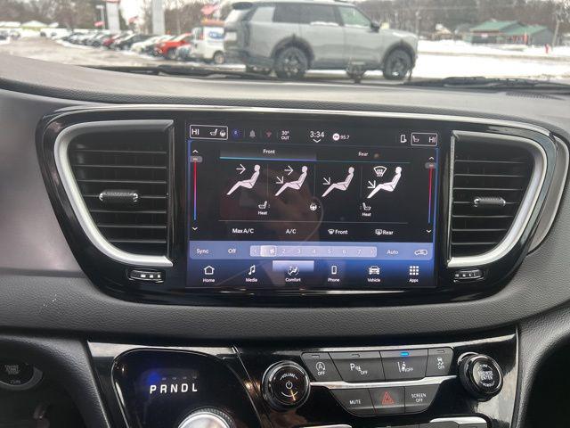 2025 Chrysler Pacifica Select