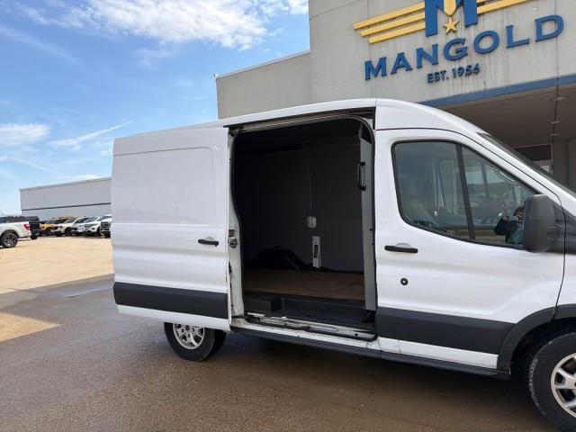 2015 Ford Transit 130 WB Medium Roof Cargo