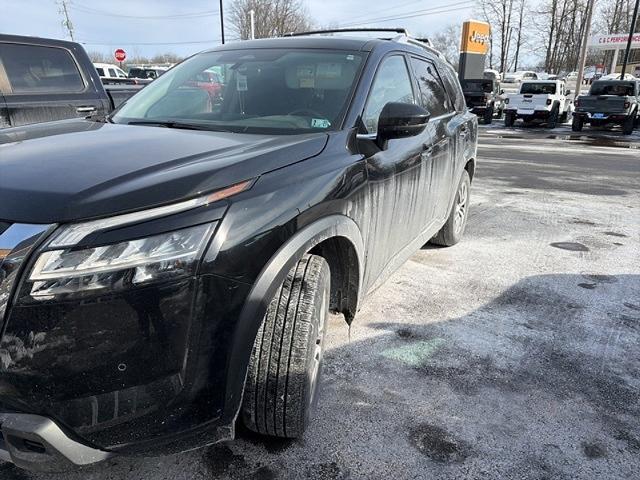 2023 Nissan Pathfinder SL 4WD