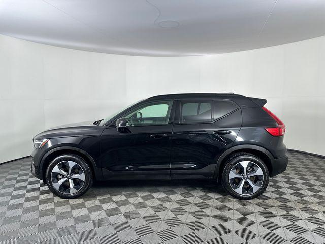 2025 Volvo XC40 B5 Plus Dark Theme