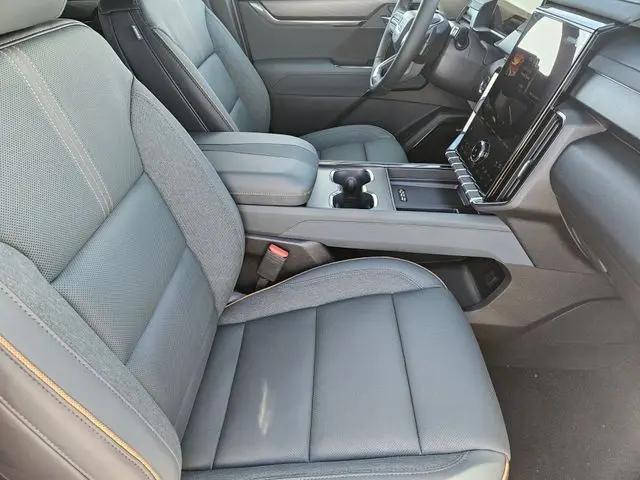 2026 GMC Acadia AT4 AWD
