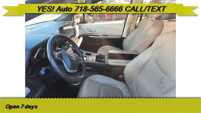 2022 Toyota Sienna XLE