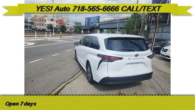 2021 Toyota Sienna LE