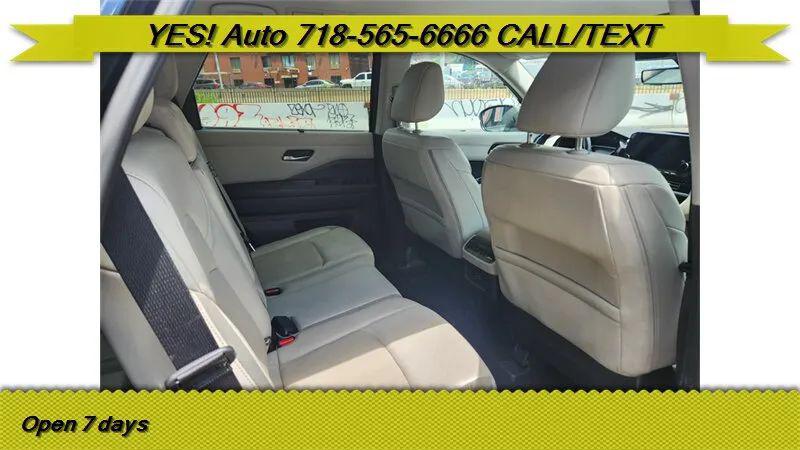 2023 Nissan Pathfinder SL 4WD
