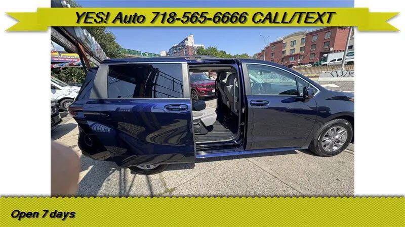 2025 Toyota Sienna LE
