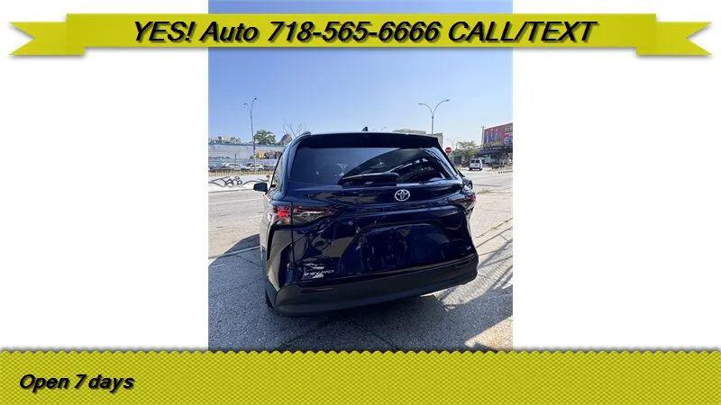 2025 Toyota Sienna LE