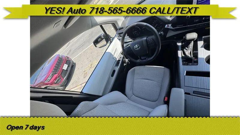 2025 Toyota Sienna LE