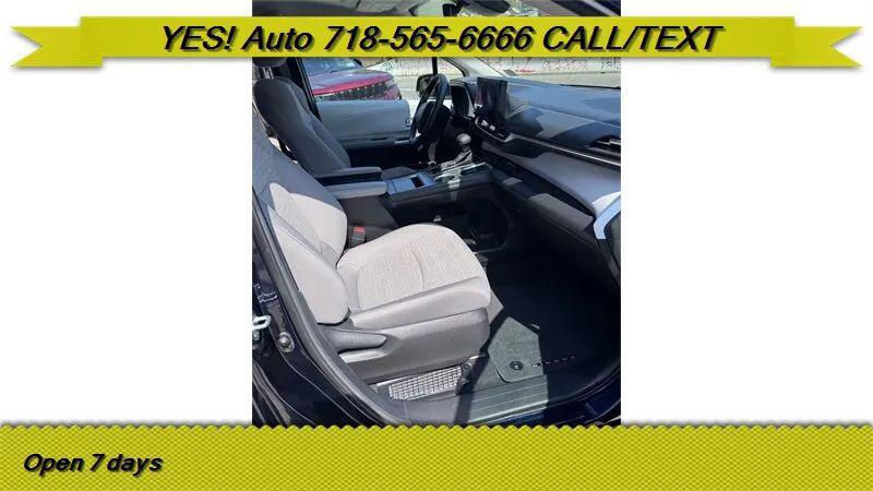 2025 Toyota Sienna LE