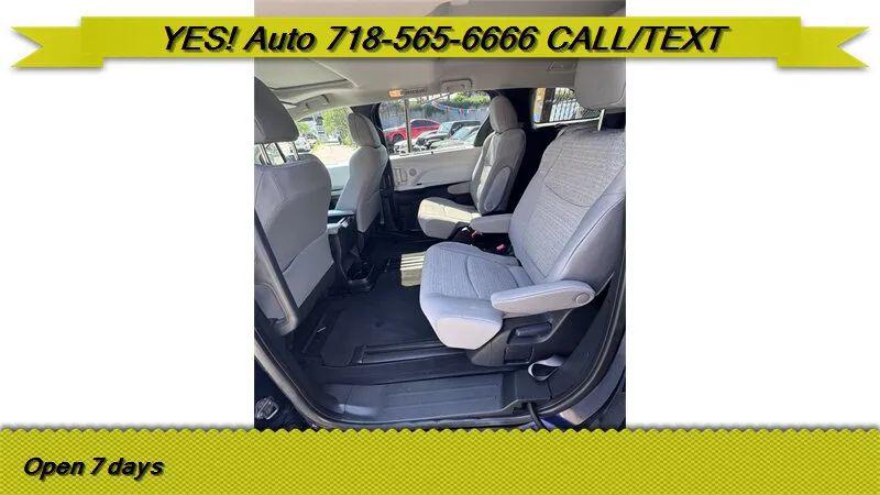 2025 Toyota Sienna LE