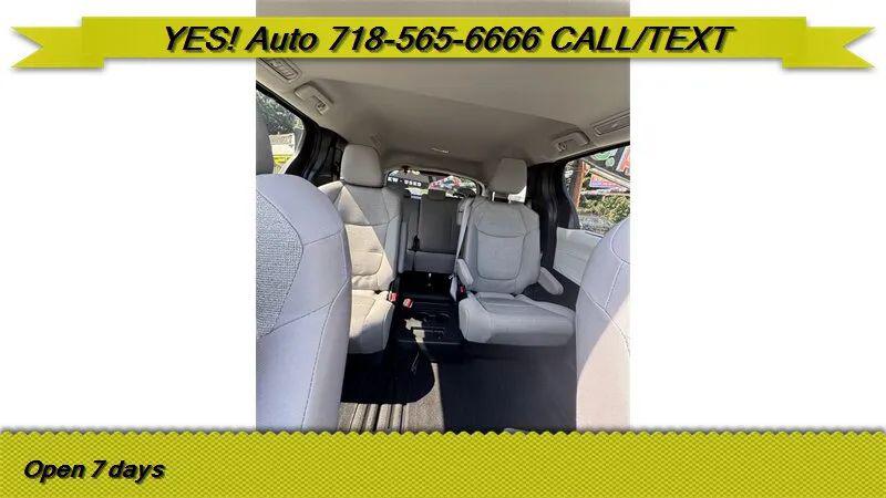 2025 Toyota Sienna LE