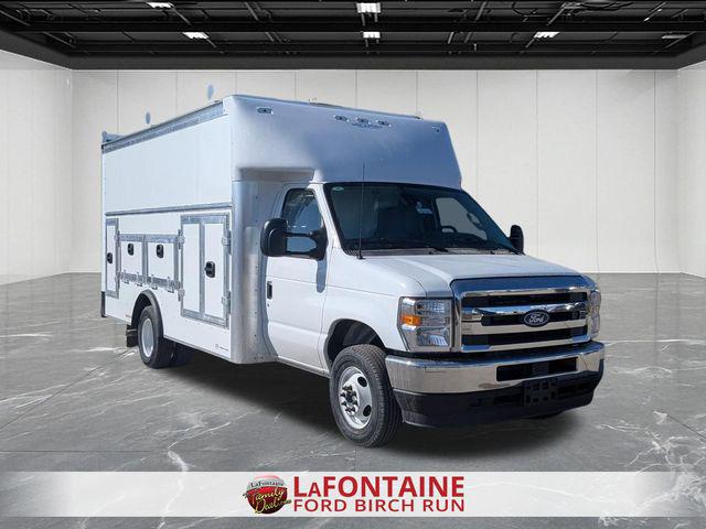 2026 Ford E-450 Cutaway Base