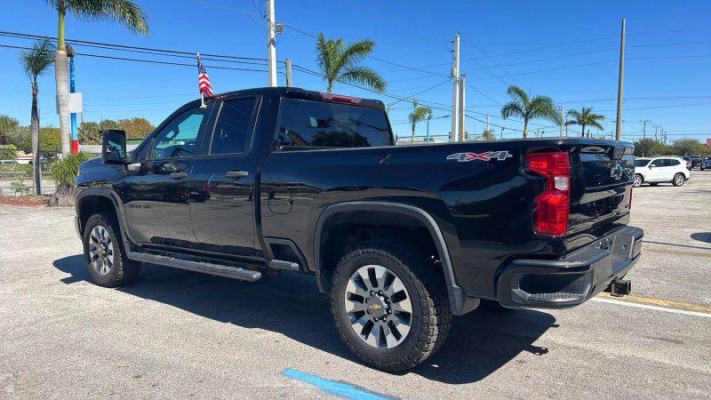 2022 Chevrolet Silverado 2500HD 4WD Double Cab Standard Bed Custom