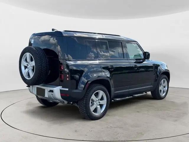 2025 Land Rover Defender 110 P400 S