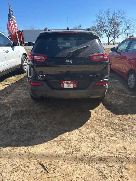 2016 Jeep Cherokee Sport