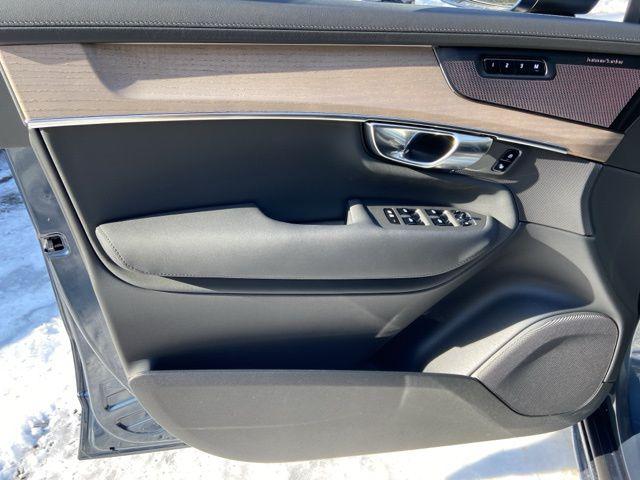 2026 Volvo XC90 Plus, B6 AWD Gas (mild hybrid), Gasoline, Bright, 6 Seats