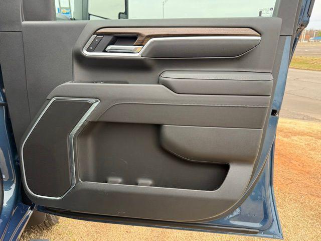 2026 Chevrolet Silverado 3500HD Crew Cab, Long Bed, LT Dual Rear Wheel, RWD