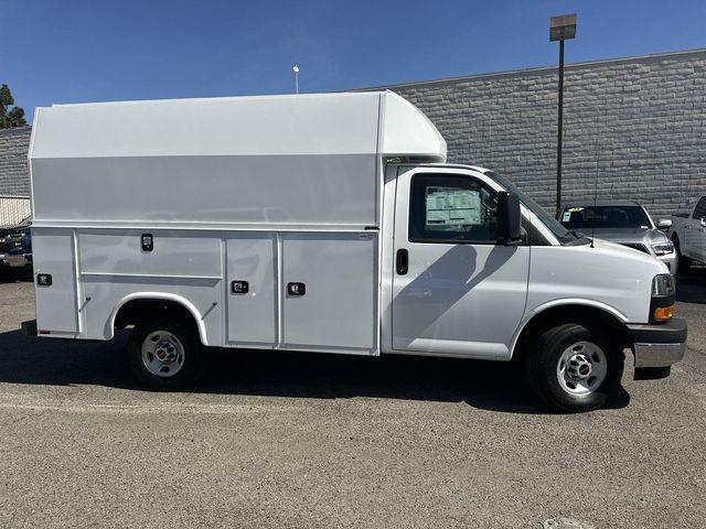2025 GMC Savana Cutaway Work Van