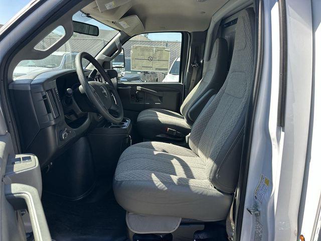 2025 GMC Savana Cutaway Work Van