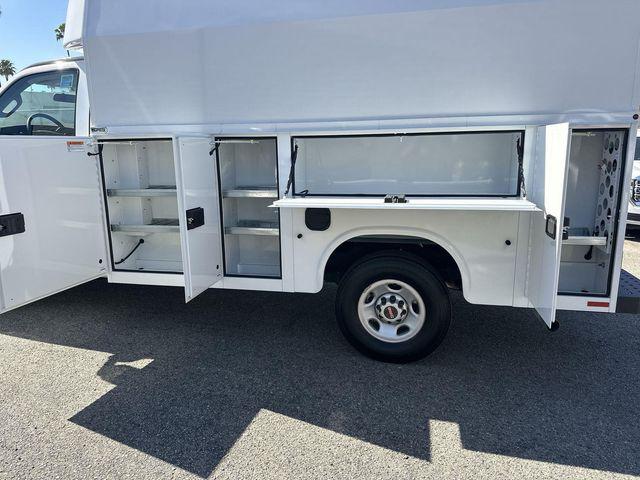 2025 GMC Savana Cutaway Work Van