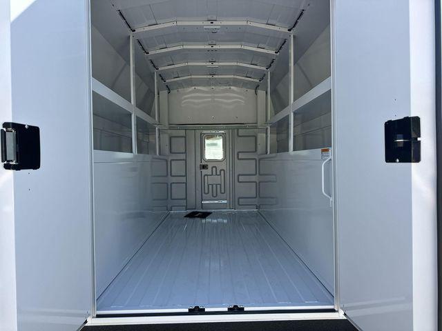 2025 GMC Savana Cutaway Work Van