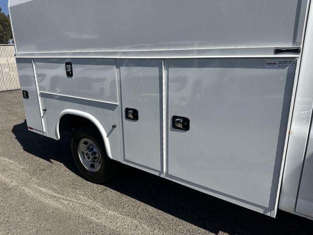 2025 GMC Savana Cutaway Work Van