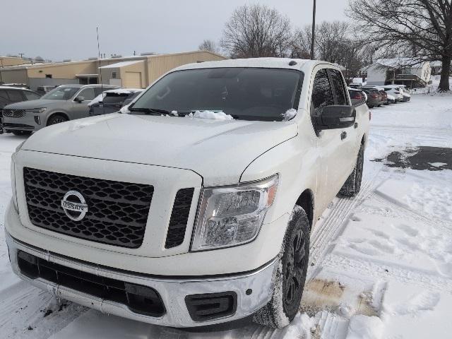 2019 Nissan TITAN SV