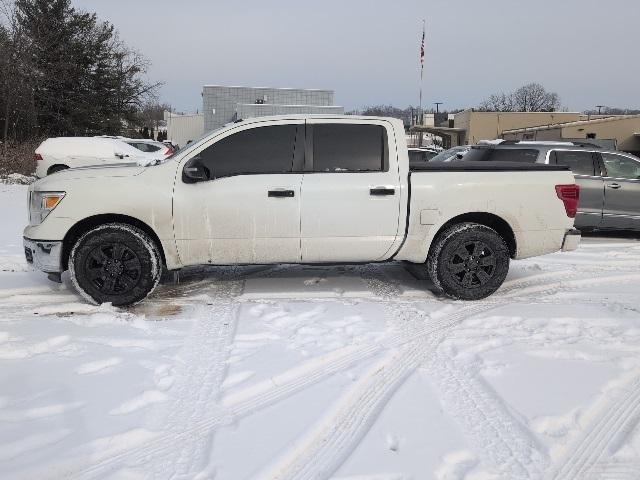 2019 Nissan TITAN SV